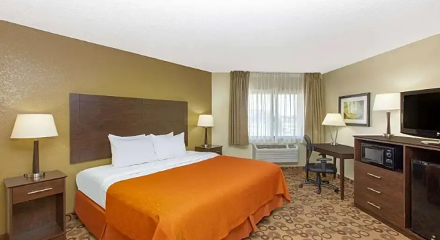 Двухместный люкс c 1 комнатой Spark by Hilton Cedar Falls