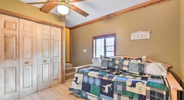 Best Location - Maggie Valley Cabin w/ Hot Tub!
