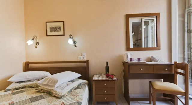 Одноместный номер Standard с балконом Mirabello Hotel