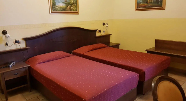 Hotel Castello Torre in Pietra, Prenota Hotel Pietradefusi Campania
