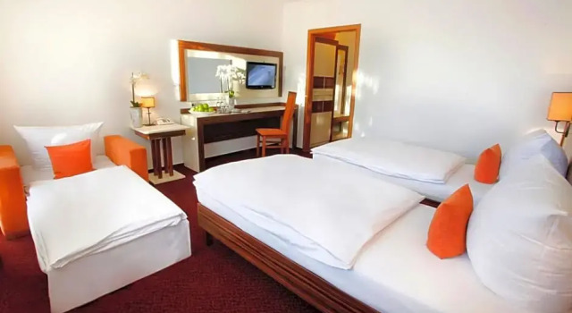 Четырёхместный номер Standard Norderstedter Hof by Centro Comfort