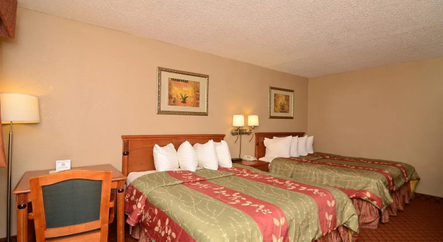 Четырёхместный номер Standard Americas Best Value Inn Crosstimbers