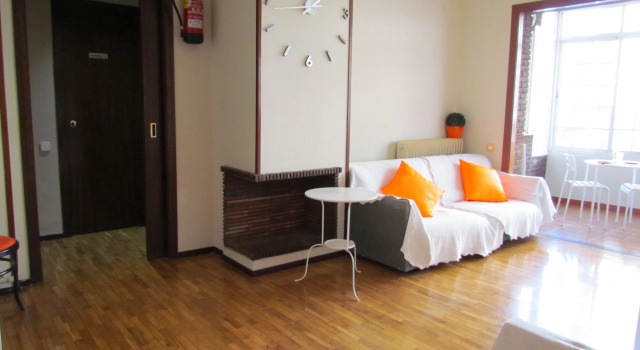Barcelona City Seven Hostal, Забронировать Отель Сериа – Сен-Жервази Барселона, рядом с Jove Regina Theatre