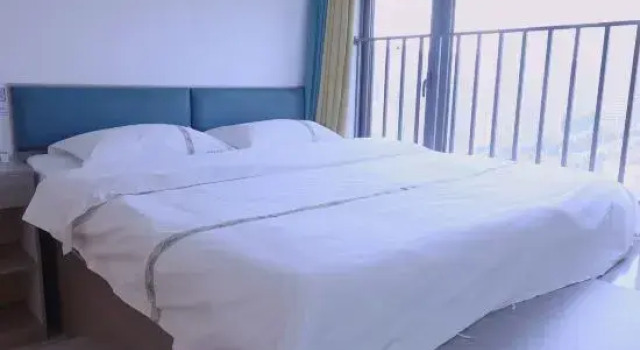 Люкс Deluxe Yuemei  Hotel (Zhengzhou Huanghe University Science Technology South Third Ring Road Subway Station)