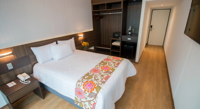 Hotel Britania Crystal Collection, Забронировать Отель Отели в центре Мирафлореса, в центре, Парковка