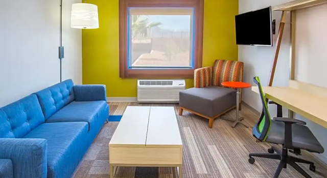 Двухместный люкс c 1 комнатой Holiday Inn Express & Suites Pahrump by IHG