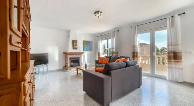 Villa - 4 Bedrooms with Pool and WiFi - 104984