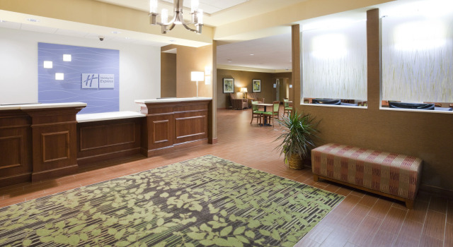 Holiday Inn Express & Suites Willmar by IHG, Varaa Hotelli Hotellit Minnesota pysäköinnillä, Pysäköinti