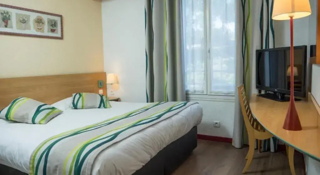 Двухместный номер Standard Logis Hotel Restaurant Uzès Pont du Gard