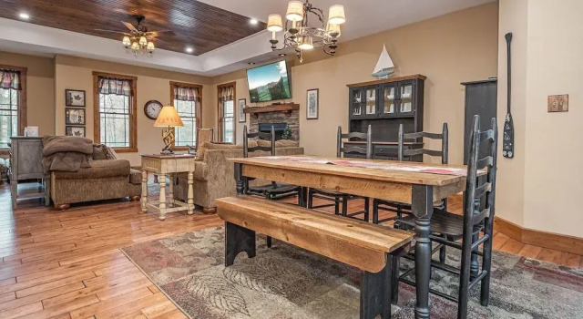 Fireside Pointe, Book Hotel McHenry 