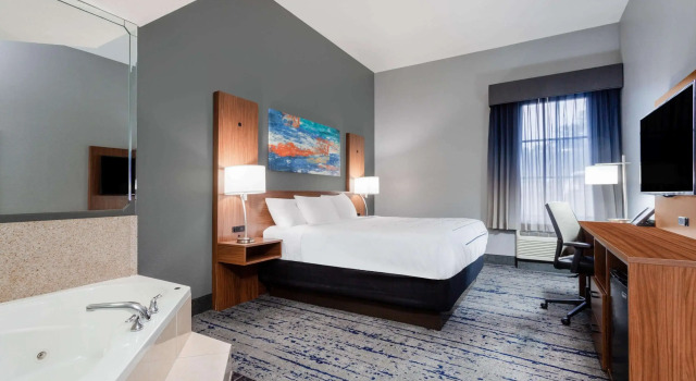 La Quinta by Wyndham St. Petersburg Northeast *Newly Renovated, Buchen Sie Hotel Hotels in Pinellas County mit Pool, Schwimmbad