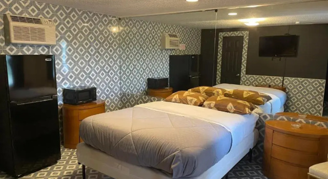 Carole Motel
