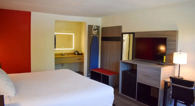 Двухместный номер Deluxe Ramada by Wyndham Cleveland Airport West