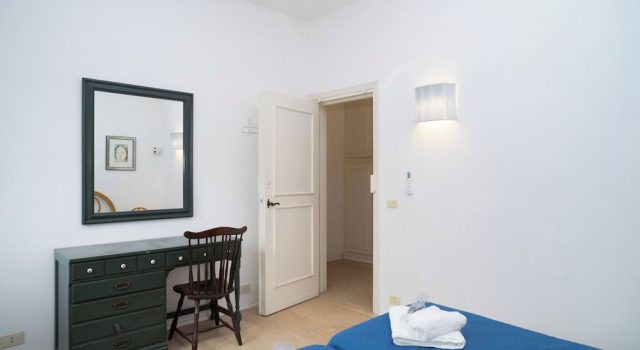 Villa vintage a 100m dal mare, Book Villa Sommerhuse i Terracina, Hytte
