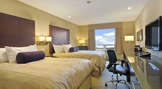 Четырёхместный люкс Days Inn by Wyndham Regina Airport West
