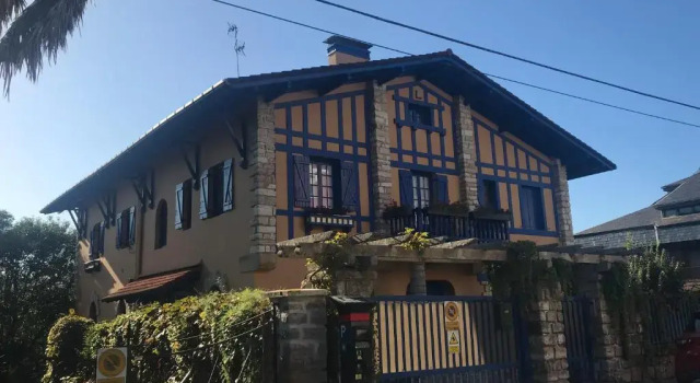 Suites Mendibil Irun, Забронировать Отель Ирун Costa Guipúzcoa, рядом с Церковь Нуэстра-Сеньора-дель-Хункаль