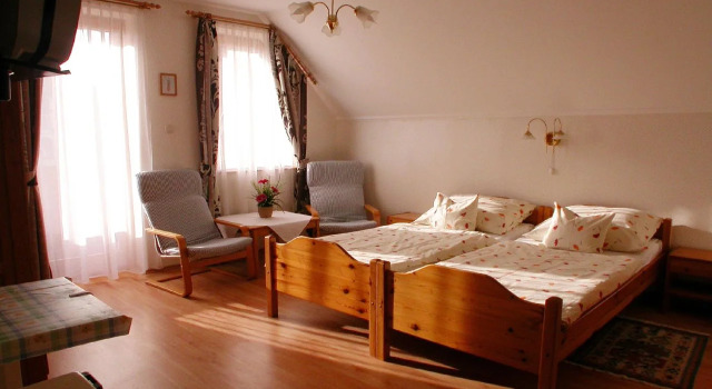 Hevizquelle 2 Apartmenthaus, Book Lejlighed Hoteller i Western Transdanubia med parkering, Parkering