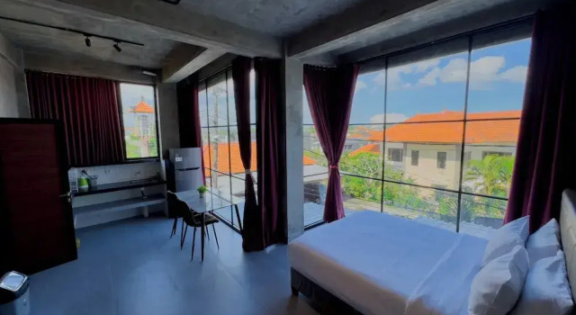 Апартаменты с балконом Sky Apartments and Suites