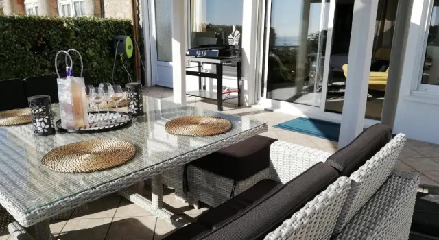 Апартаменты Цокольный этаж Appartement terrasse esprit loft vue sur mer