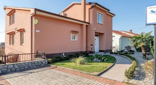 Plush Apartment in Rijeka with Hot Tub near Sea, Забронировать Апартаменты/квартира Риека Приморско-Горанская жупания