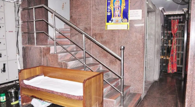 Sri Meenakshi Residency, Забронировать Отель Тирупати штат Андхра-Прадеш, рядом с Центральный автобусный вокзал APSRTC