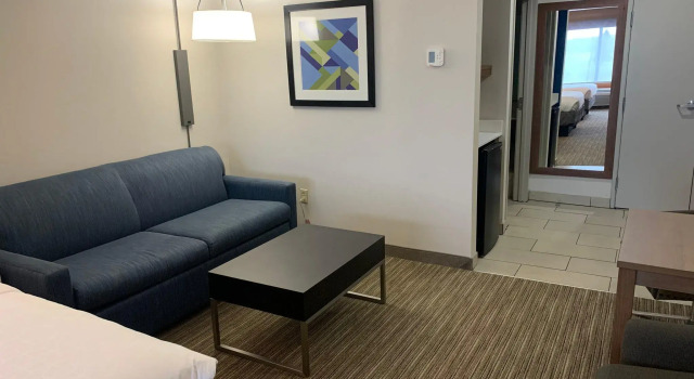 Двухместный люкс Holiday Inn Express Hotel & Suites Franklin-Oil City by IHG