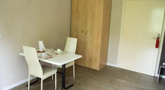 Budget Flats Brussels, Rezerwuj Apartamentowiec hotelowy Hotele w Bruksela z parkingiem, Parking