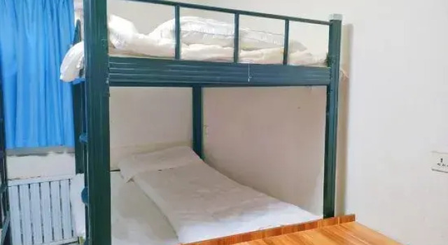 Кровать в общем номере (женский номер) Korla People's House Accommodation