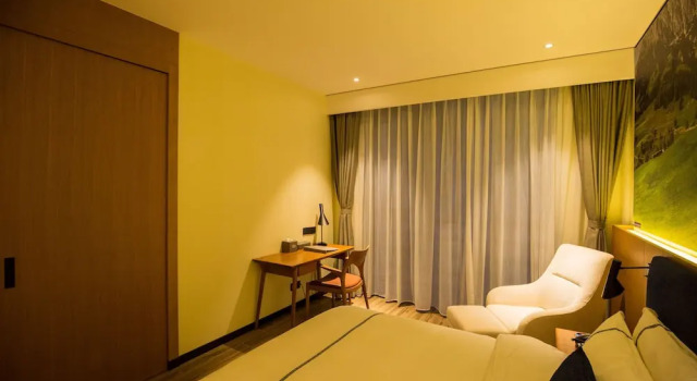 Люкс с видом на воду Spring Posh Roadsun International Hotel & Resort