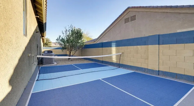 Коттедж Putting Green & Hot Tub: Goodyear Retreat!