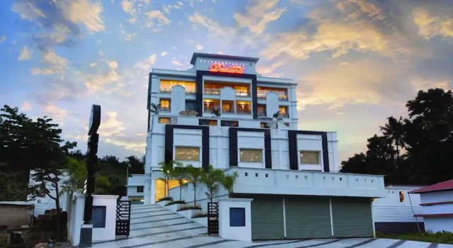 Hotel Dewland, Забронировать Отель Отели Коданад с парковкой, Парковка