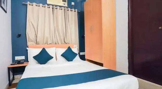 Goroomgo Giriraj stay Hub Near VIP Bazaar Naskarhaat Kolkata