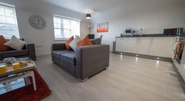 Helios Court Penthouse Serviced Apartment by Ferndale, Забронировать Апартаменты/квартира Мейденхед Беркшир, рядом с Ресторан "Фэт Дак"