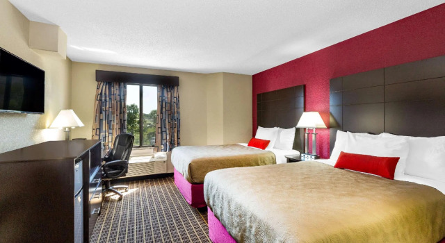 Четырёхместный номер Standard Baymont Inn & Suites by Wyndham Mukwonago