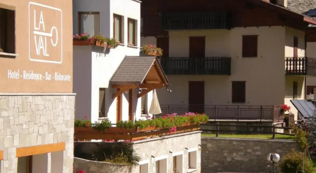 Hotel La Val, Buchen Sie Hotel Valdidentro Oberes Veltlin