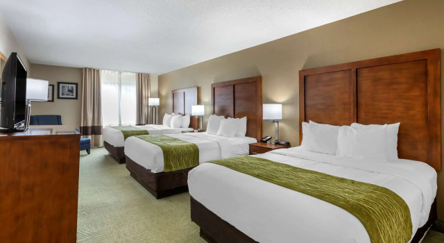 Шестиместный люкс Comfort Inn Muscatine near Hwy 61