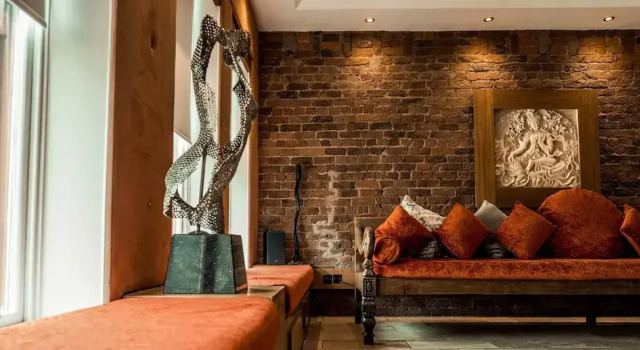 The Famous Floor Sleeps 26 and Group Acc Sleeps30, Varaa Huoneisto Asunnot kohteessa Merseyside, Huoneisto