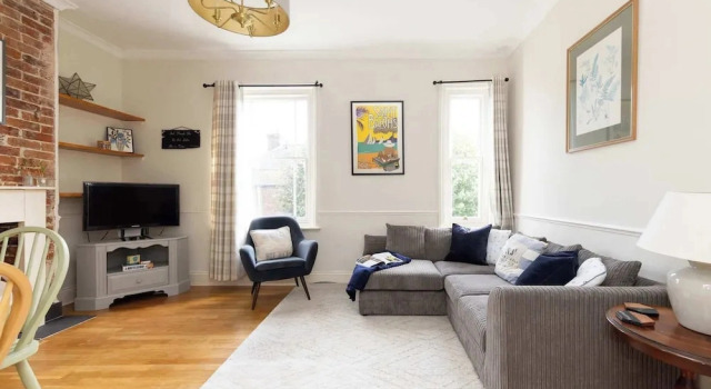 Коттедж Characterful City Maisonette for 4