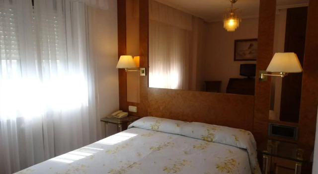 Le Petit Hotel, Забронировать Отель Саламанка Salamanca Province, рядом с Cueva de Salamanca
