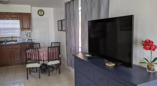 Апартаменты Breakaway Inn Guest House