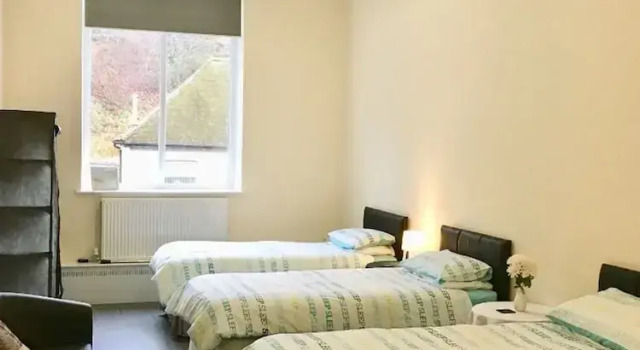 The Hall Bunkhouse, Rezervați Hotel Cymmer Cardiff