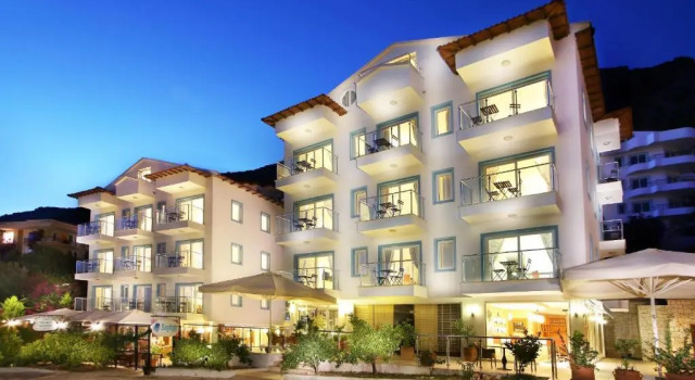 Кровать в общем номере Saylam Suites