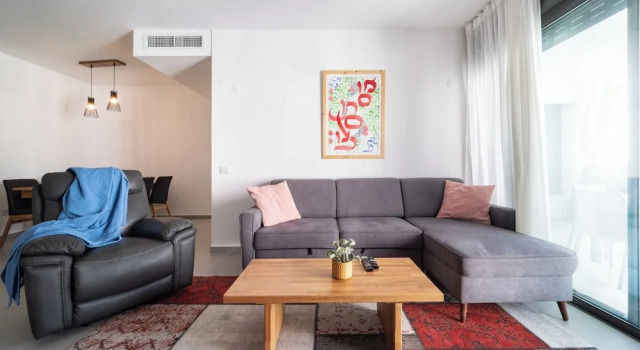 Апартаменты с балконом Beach Haven 3BR Apt by Sea N' Rent