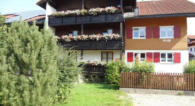 Апартаменты Landhaus Tannheimer
