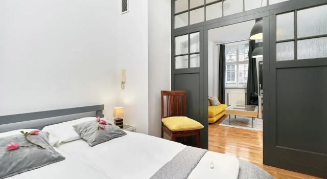 Exclusive Old Town Apartment by Renters, Забронировать Апартаменты/квартира Старе Място 