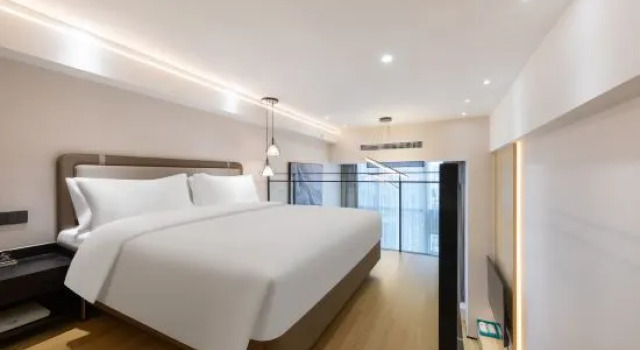 Люкс Novotel Living Yunnan Dianchi Times