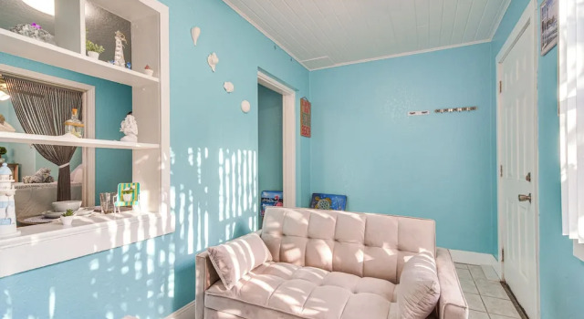 Central Location! Walkable Studio in St Pete Beach