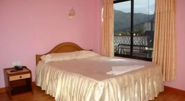 Трёхместный номер Standard Hotel Himalayan Inn