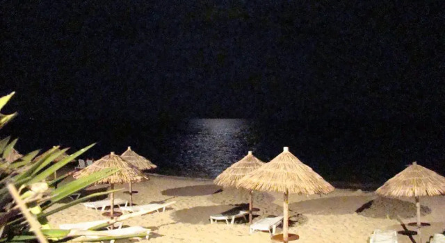Семейные апартаменты Alonaki Beach