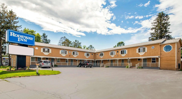 Rodeway Inn Rutland, Varaa Hotelli Hotellit New England uima-altaalla, Uima-allas